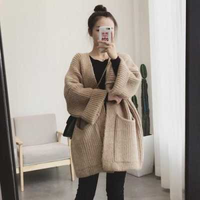 毛线开衫怎么搭配（毛线开衫内搭什么衣服）