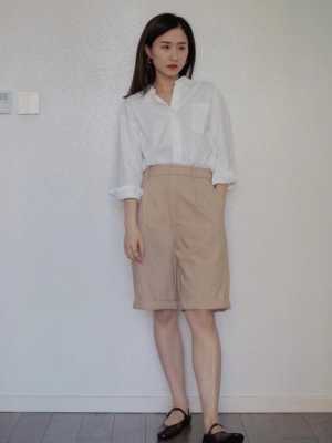白衬衫怎么搭配女（白衬衫怎么搭配女秋冬）