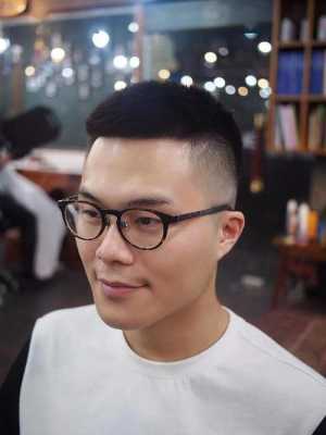 脸大脸圆男适合什么发型,男士脸圆适合什么发型图片