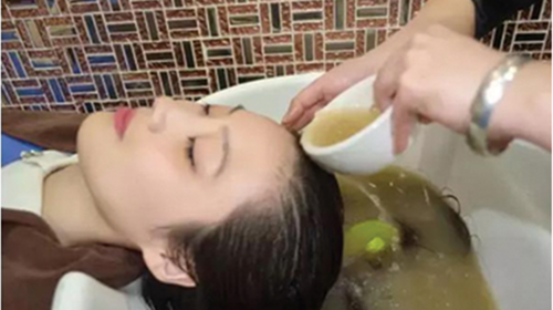 洗头发怎么洗干净（茶枯洗头的最佳方法）
