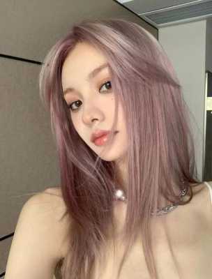 皮肤白的适合什么发色（白发染什么发色最好看）