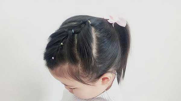 小女孩前面辫子发型,小女孩的头发怎么梳好看