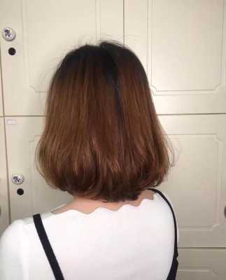 内扣卷发怎么打理（短发内扣怎么卷不用夹板）