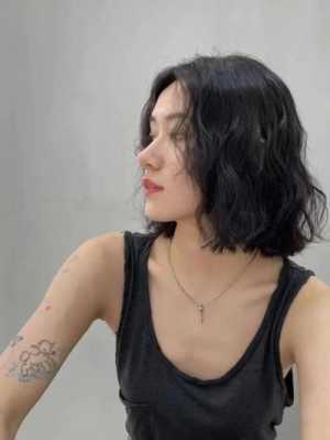 今年流行什么发型烫发（齐肩发怎么烫发）
