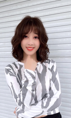 烫什么发型显年轻呢？推荐时尚减龄烫发,今年流行什么烫发型女