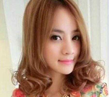 梨花披肩卷发怎么处理,梨花烫如何扎起来好看