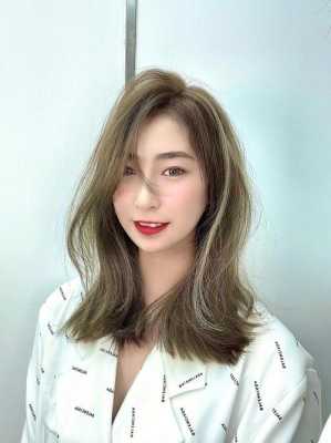 白皮肤适合什么发色（白皮肤适合什么发色?）