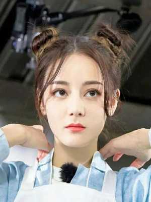 哪吒什么发型（哪吒什么发型好看）
