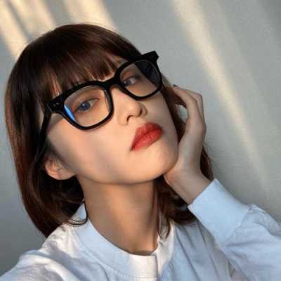 黑框眼镜是什么（黑框眼镜戴上好看吗）