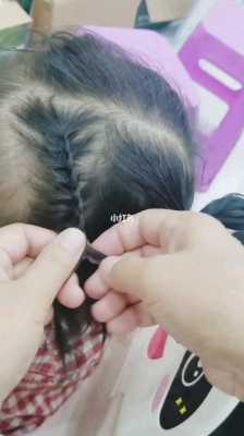 头发短怎么扎辫子（宝宝胎毛短怎么扎头发）