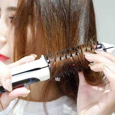 烫发怎么吹头发（烫发梳子怎么卷头发）