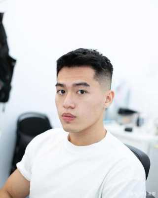 男生什么发型适合自己（男生什么发型适合自己 帅气）