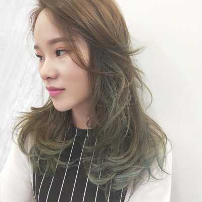 皮肤暗黄染灰绿色头发好看,中长发什么颜色好看图片