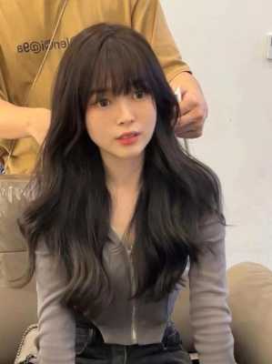 圆脸适合什么烫发型图片（圆脸适合什么烫发型图片女）