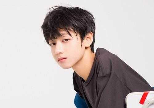 12~13岁，剪什么发型好看,13岁男生剪什么发型好看图片