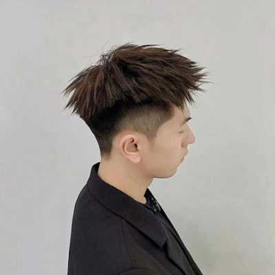 圆脸适合摩根烫蓬松的吗男,圆脸烫什么发型男生