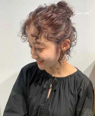 适合卷发的发型扎法,女生卷发适合什么发型图片