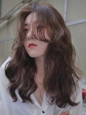 卷发洗后怎么打理（烫发后怎样打理）