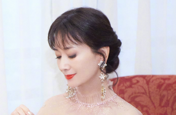赵雅芝发型怎么弄的（赵雅芝发型怎么弄的视频）