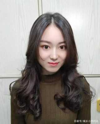 脸圆脸大适合什么发型（脸又圆又胖，自然卷，留什么发型好看？易打理）