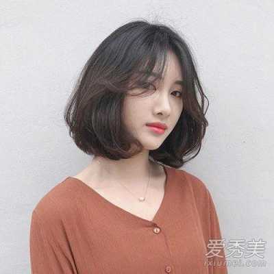 脸大的女孩适合什么发型（脸大的女孩适合什么发型学生）