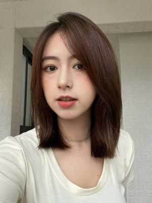 个子矮的女生适合什么发型（脸大脖子短个子矮的女人适合什么发型）