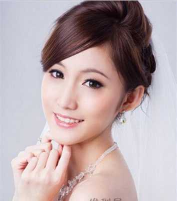 脸大适合什么新娘发型（苹果脸适合什么样的发型）