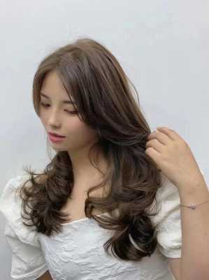 长脸适合什么烫发型（长脸适合什么烫发型女）