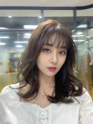 长脸适合什么烫发型（长脸适合什么烫发型女）