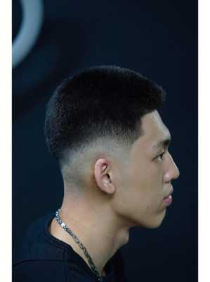 圆头男生适合什么发型（圆头男生适合什么发型正面）