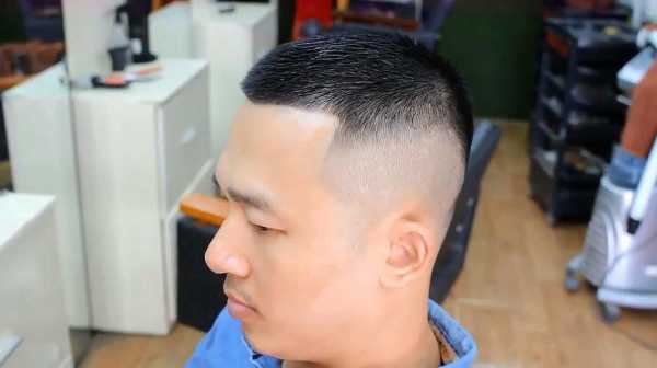圆头男生适合什么发型（圆头男生适合什么发型正面）