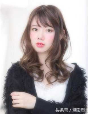脸颊宽的女生适合什么发型（又长又宽的脸怎样的发型）