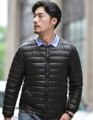 皮肤黑的男人穿什么颜色（50岁男人穿黑色羽绒服好看吗）