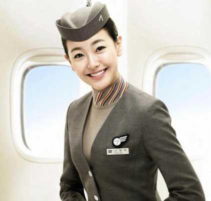 空姐发型怎么梳（空姐发型怎么梳出前面的蓬松感觉）