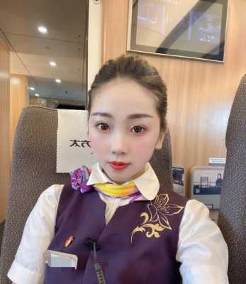 空姐发型怎么梳（空姐发型怎么梳出前面的蓬松感觉）