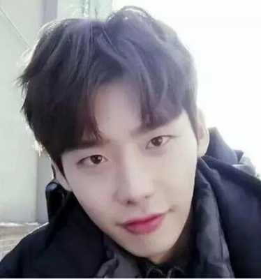 男中分怎么留（男生中分头怎么留）