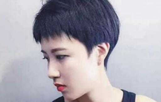 怎么剪女士短发（怎么剪女士短发的视频教程）