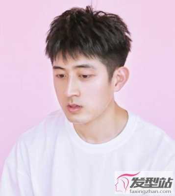 自己怎么剪碎刘海（男生刘海很厚怎么剪碎）