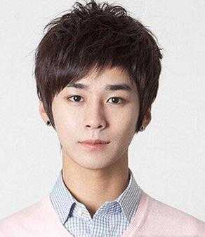 自己怎么剪碎刘海（男生刘海很厚怎么剪碎）