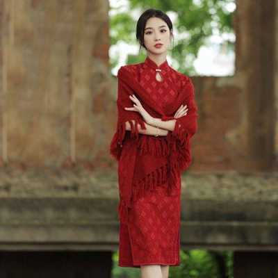 旗袍外搭什么好看（红色旗袍外搭什么颜色外搭好看）