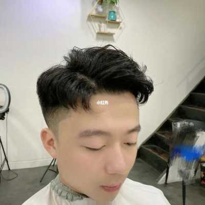圆长脸适合什么发型（圆长脸适合什么发型男士）