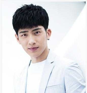 方脸头大适合什么发型（方脸头大适合什么发型男生）