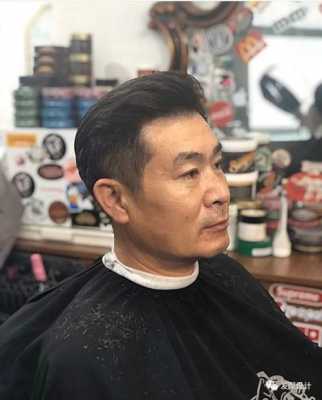 男的什么发型好看图片（50岁到60岁男士适合什么发型?简单造型中年大叔一样魅力四射）