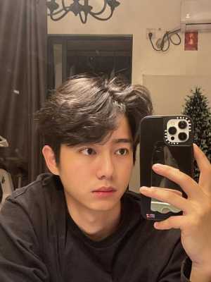 男士头发自然卷适合什么发型（男生头发干燥，自然卷，怎么办？烫什么发型好看）