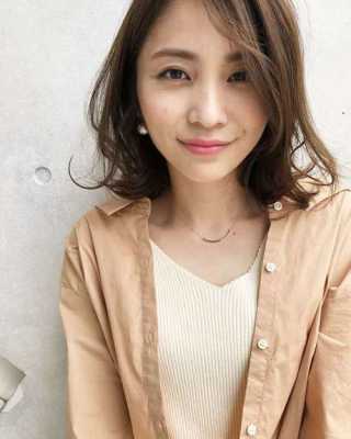 40岁的女人适合梳什么发型车什么颜色的头发,四十多岁女人适合什么发型减龄