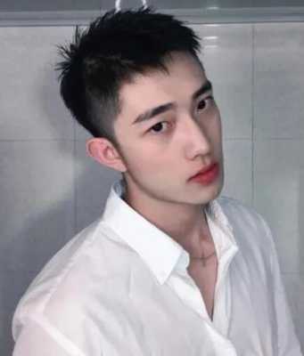 男碎发怎么剪（自然碎发男生怎么剪）