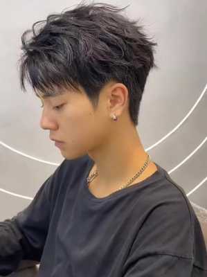 今年流行什么男士发型（男生留什么发型好看呢）