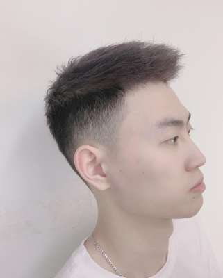 男生剪什么样的头式既好打理又好看,今年流行什么发型男士视频