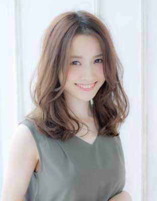 学生胖脸适合什么发型（学生胖脸适合什么发型女）