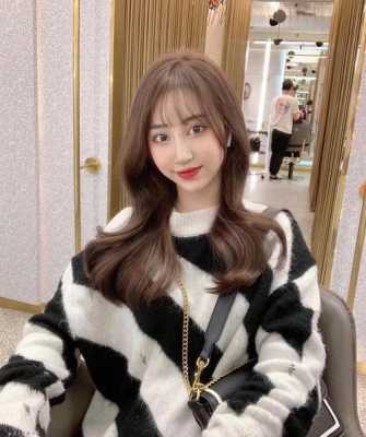 2020流行什么颜色的头发（2020流行什么颜色的头发女）